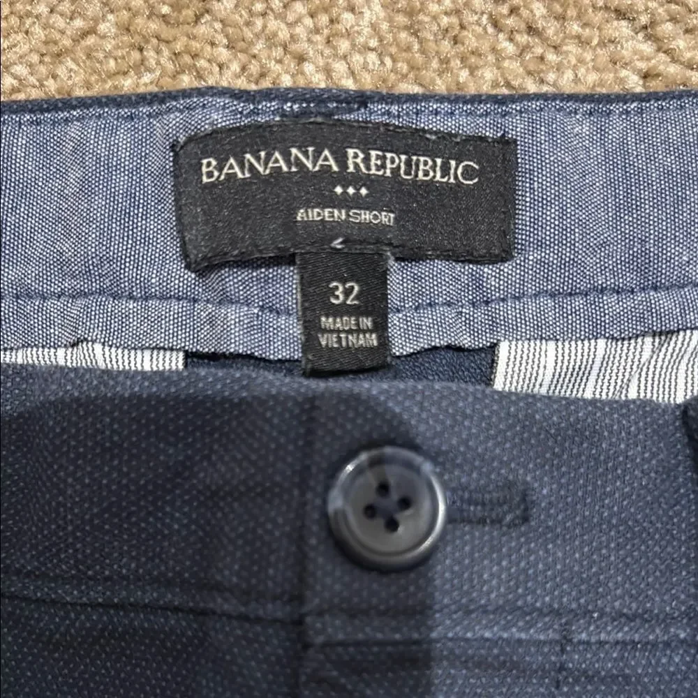 Banana Republic aiden Blue Flat Front Shorts Mid-Thigh Length